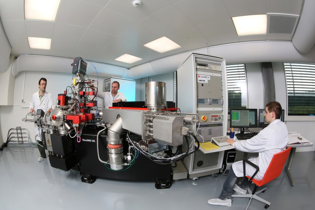 NanoSIMS lab in the CASA center in Lausanne